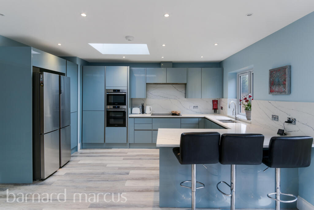 6 bed Detached for rent in Surbiton. From Barnard Marcus Lettings - Surbiton Lettings