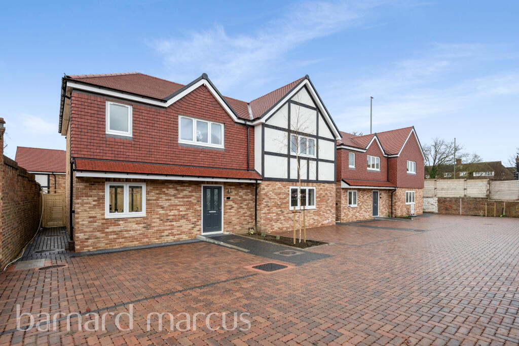 3 bed Detached for rent in Esher. From Barnard Marcus Lettings - Surbiton Lettings