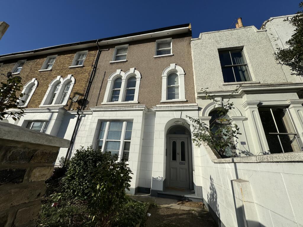 2 bed Flat for rent in London. From Barnard Marcus - Earlsfield