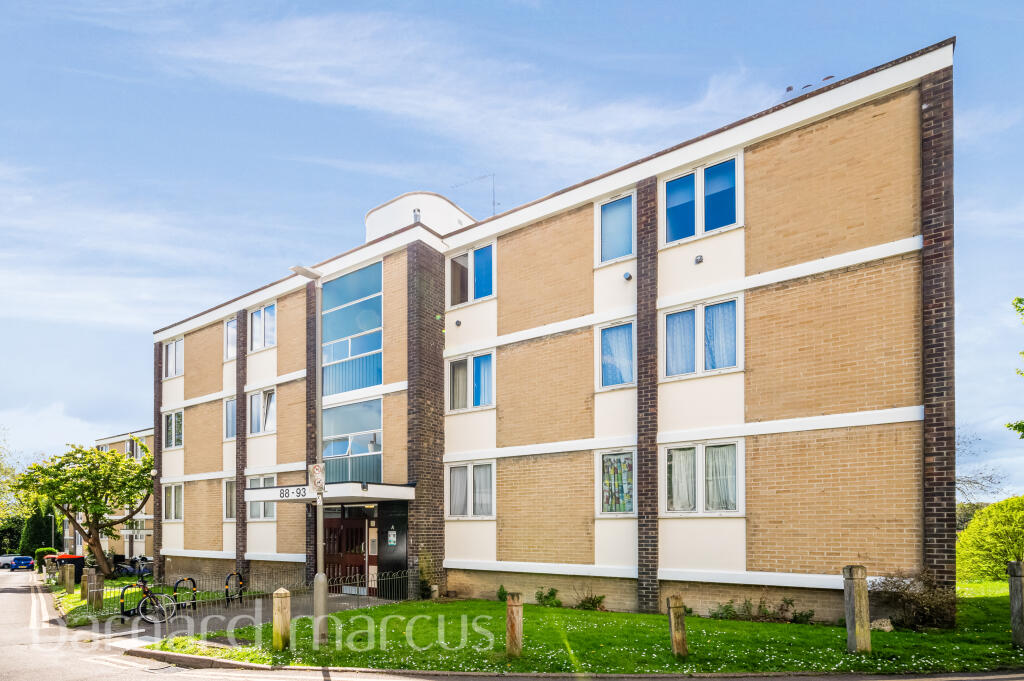 3 bed Apartment for rent in London. From Barnard Marcus - Earlsfield