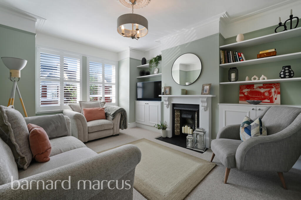 2 bed Maisonette for rent in London. From Barnard Marcus - Earlsfield