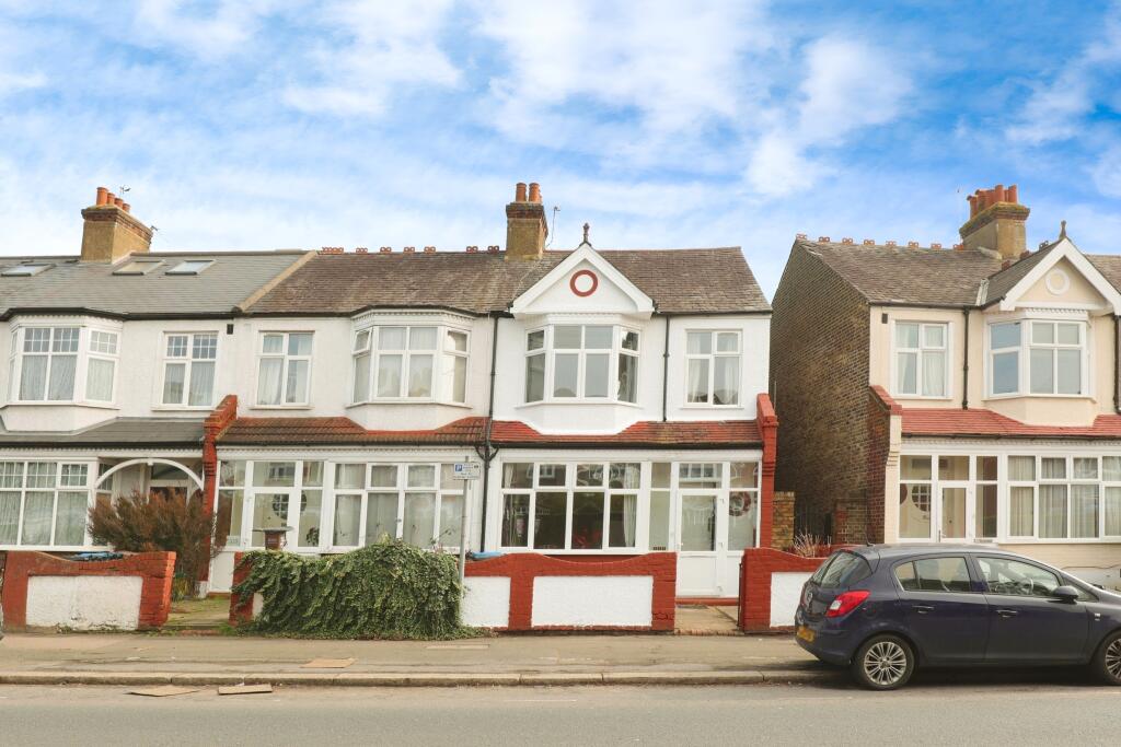 3 bed Detached for rent in Wimbledon. From Barnard Marcus - Earlsfield