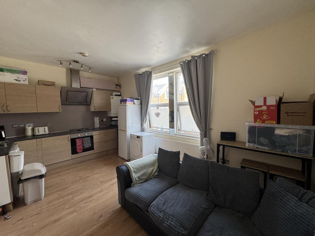 2 bed Apartment for rent in London. From Barnard Marcus - Earlsfield