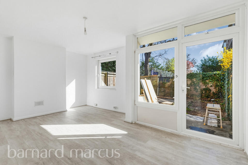 3 bed 1st Floor Flat for rent in London. From Barnard Marcus - Earlsfield 3 bed 1st Floor Flat for rent in London. From Barnard Marcus - Earlsfield