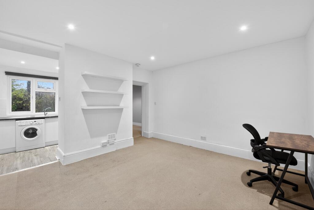 1 bed 1st Floor Flat for rent in London. From Barnard Marcus - Earlsfield