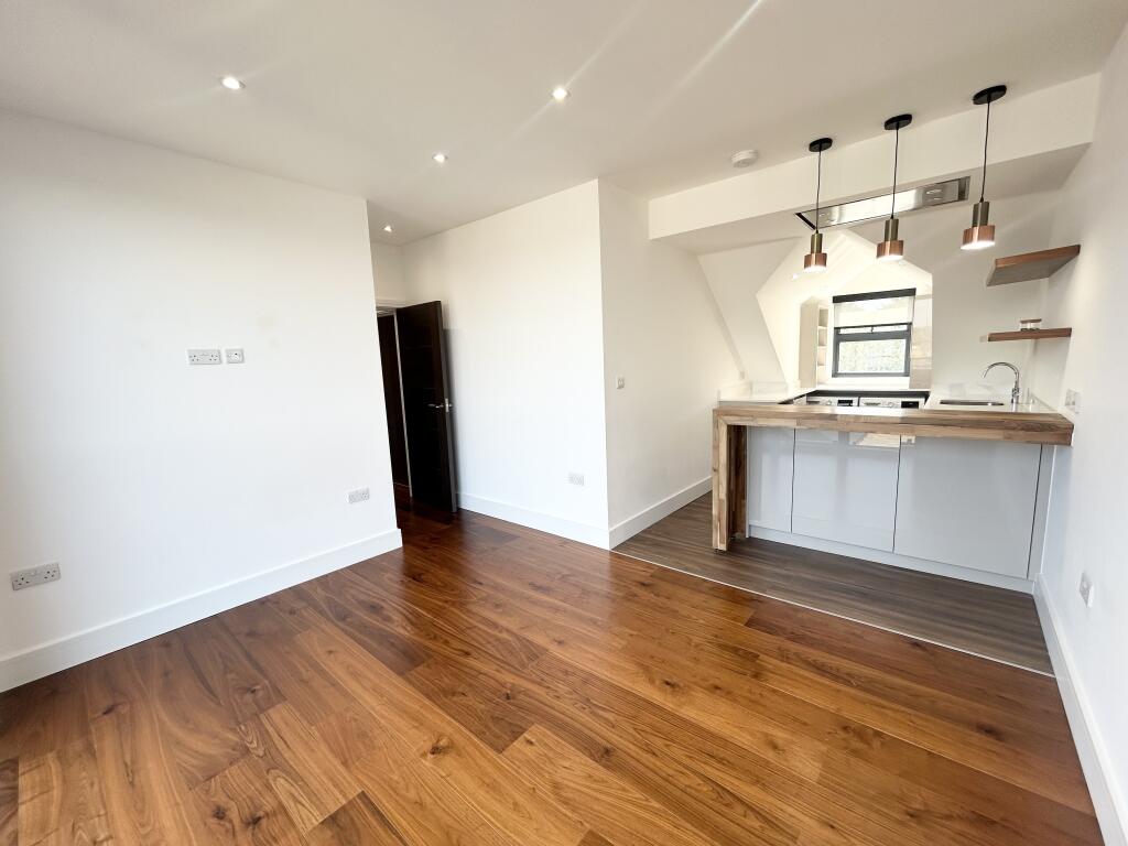 2 bed 1st Floor Flat for rent in Wimbledon. From Barnard Marcus - Earlsfield