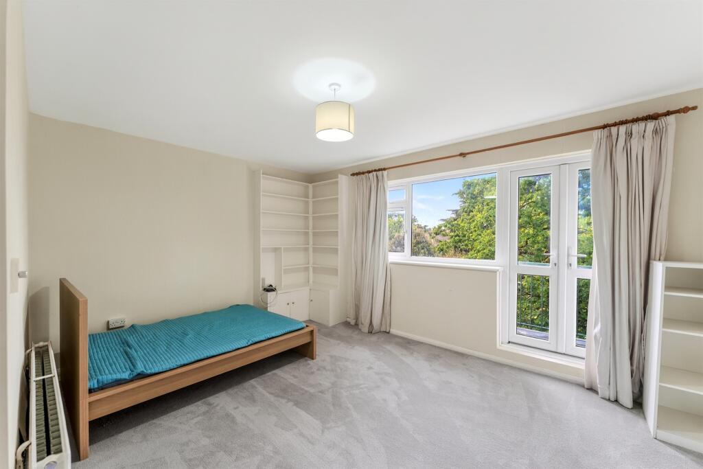 4 bed 1st Floor Flat for rent in Wimbledon. From Barnard Marcus - Earlsfield 4 bed 1st Floor Flat for rent in Wimbledon. From Barnard Marcus - Earlsfield