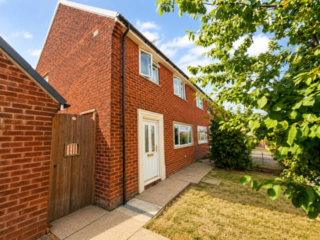 3 bed Semi Detached for rent in Shireoaks. From Bartrop & Dilks Property Services - Worksop 3 bed Semi Detached for rent in Shireoaks. From Bartrop & Dilks Property Services - Worksop