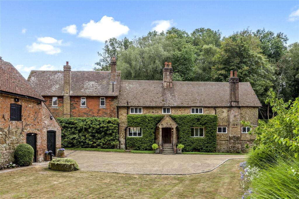 7 bed Equestrian for rent in Abinger Common. From Batcheller Monkhouse - Pulborough