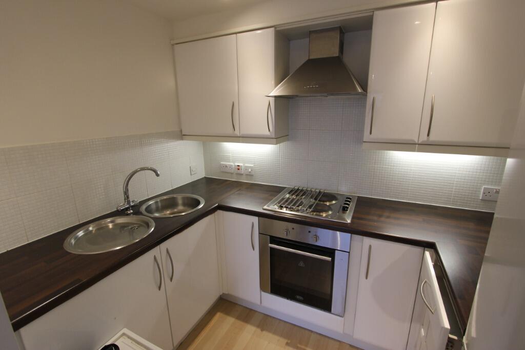 3 bed 1st Floor Flat for rent in Stalybridge. From Belvoir - Ashton-under-Lyne