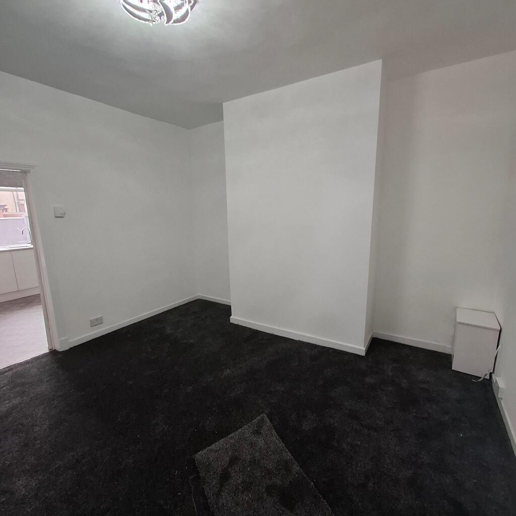 2 bed Mid Terraced House for rent in Ashton-under-Lyne. From Belvoir - Ashton-under-Lyne