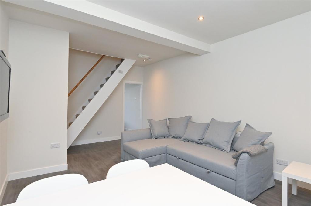 3 bed Duplex for rent in Sheffield. From Belvoir Sales - Sheffield