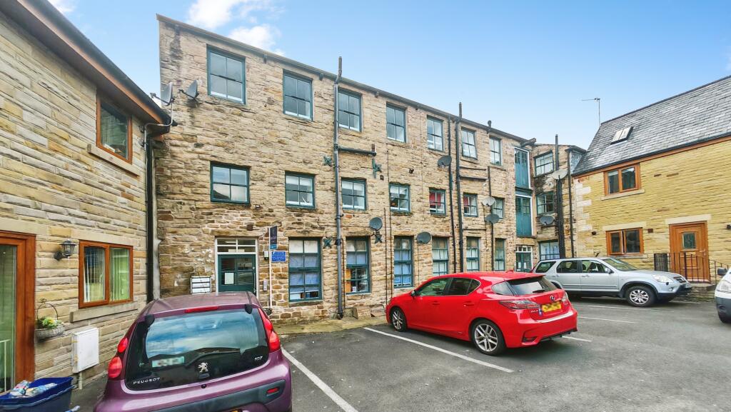 2 bed 1st Floor Flat for rent in Simonstone. From Belvoir - Burnley