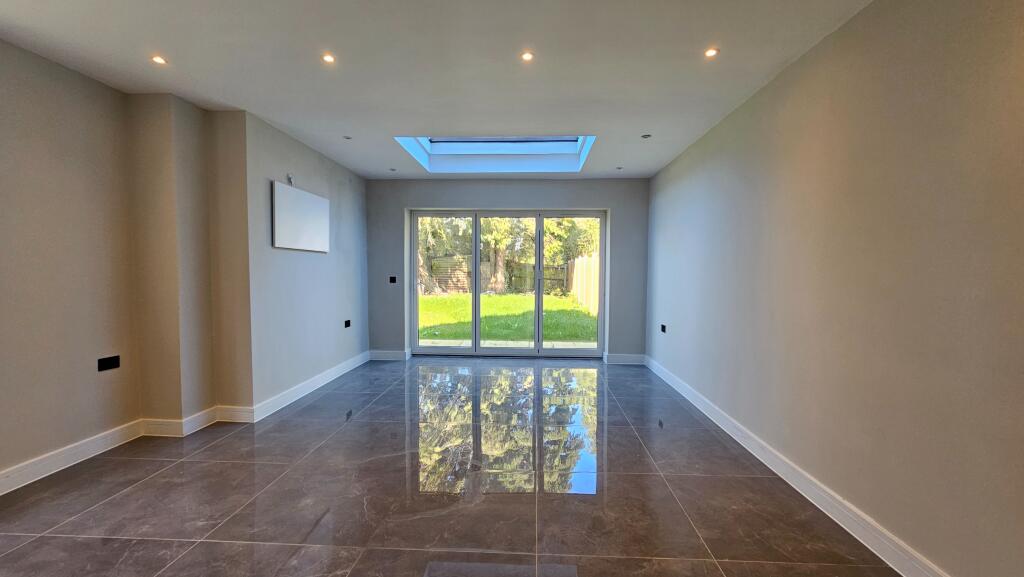 3 bed Semi Detached for rent in Coulsdon. From Belvoir Sales - Sutton 3 bed Semi Detached for rent in Coulsdon. From Belvoir Sales - Sutton