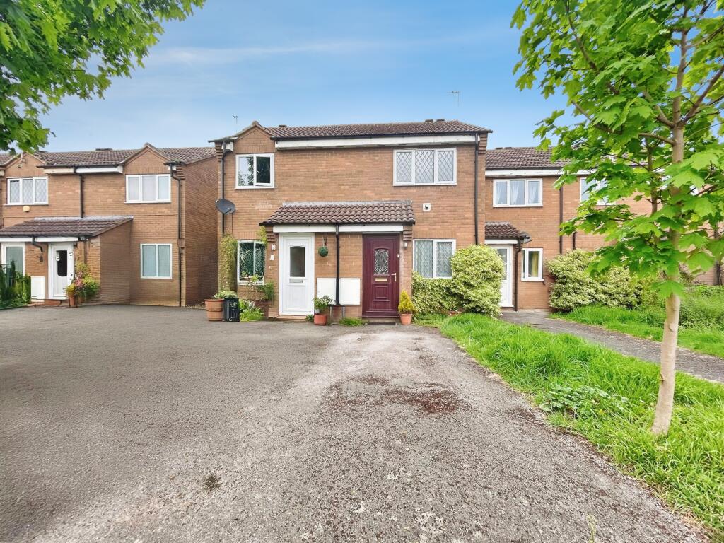 2 bed Mid Terraced House for rent in Cheltenham. From Belvoir - Cheltenham