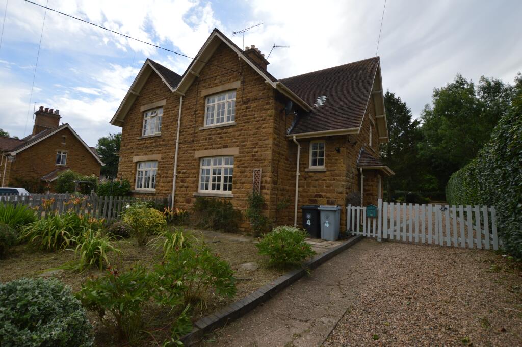 3 bed Cottage for rent in Woolsthorpe by Belvoir. From Belvoir - Grantham