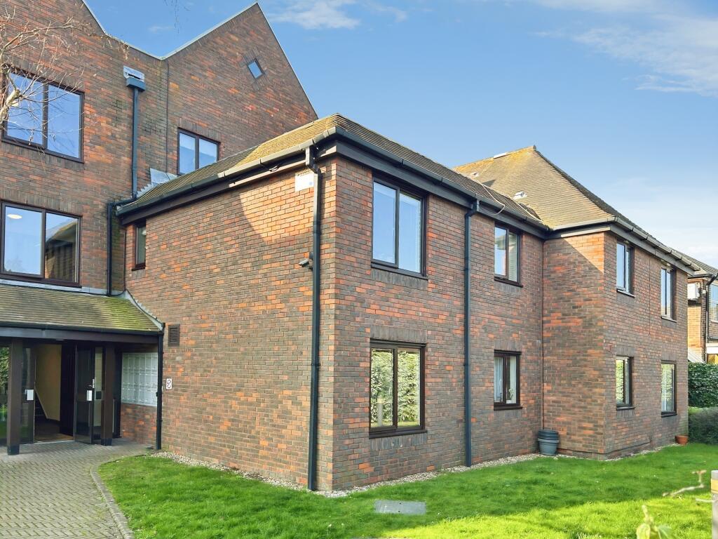 1 bed 1st Floor Flat for rent in Stoke D'Abernon. From Belvoir - Guildford - Sales