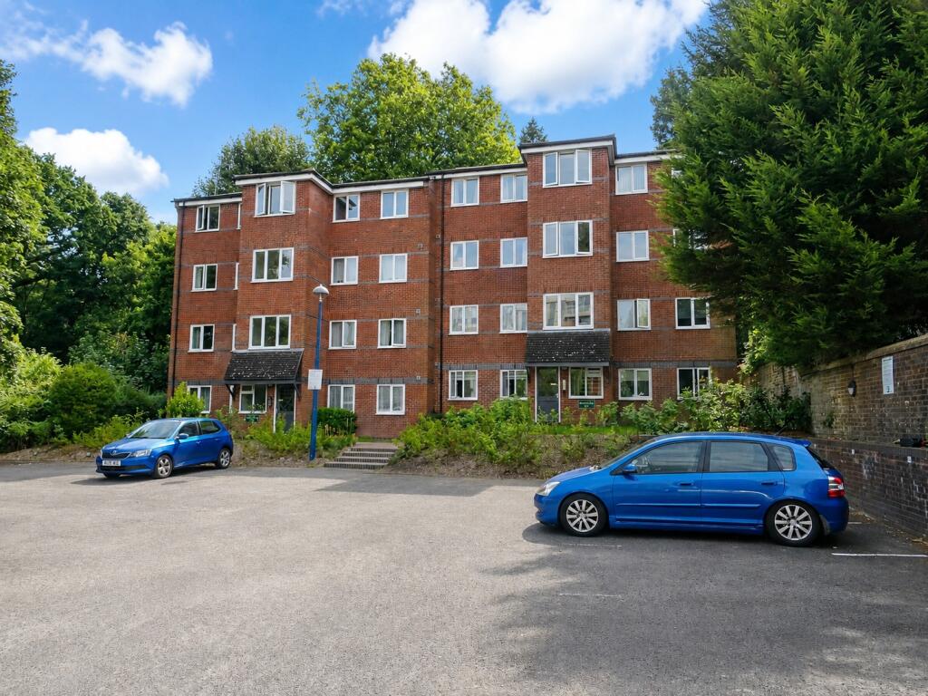 1 bed 1st Floor Flat for rent in Haywards Heath. From Belvoir - Haywards Heath 1 bed 1st Floor Flat for rent in Haywards Heath. From Belvoir - Haywards Heath