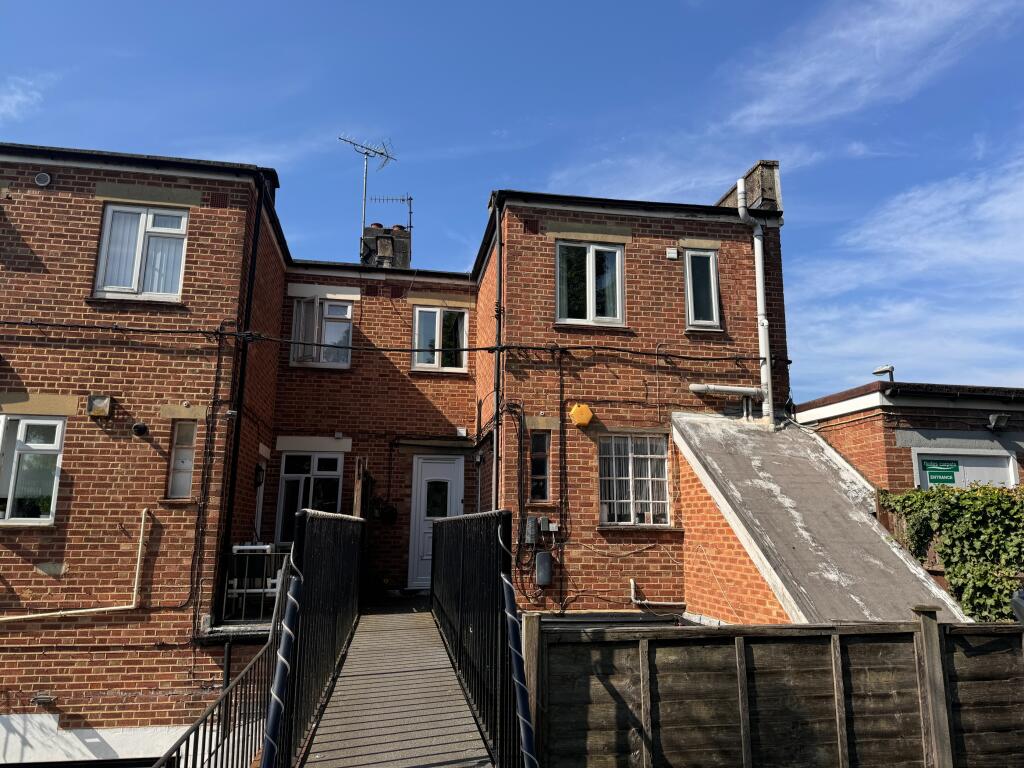 3 bed 1st Floor Flat for rent in Haywards Heath. From Belvoir - Haywards Heath