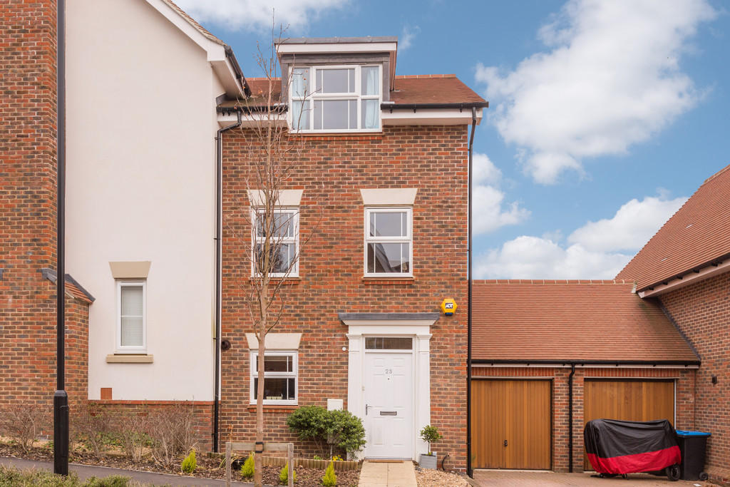 4 bed Semi Detached for rent in Haywards Heath. From Belvoir - Haywards Heath 4 bed Semi Detached for rent in Haywards Heath. From Belvoir - Haywards Heath