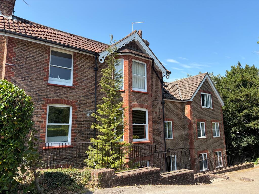 2 bed 1st Floor Flat for rent in Haywards Heath. From Belvoir - Haywards Heath 2 bed 1st Floor Flat for rent in Haywards Heath. From Belvoir - Haywards Heath