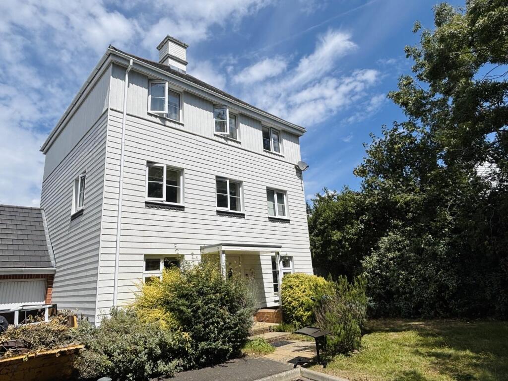 4 bed Detached for rent in Haywards Heath. From Belvoir - Haywards Heath 4 bed Detached for rent in Haywards Heath. From Belvoir - Haywards Heath