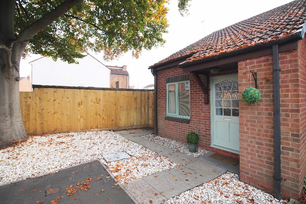 1 bed Semi Detached for rent in Warwick. From Belvoir - Leamington Spa 1 bed Semi Detached for rent in Warwick. From Belvoir - Leamington Spa