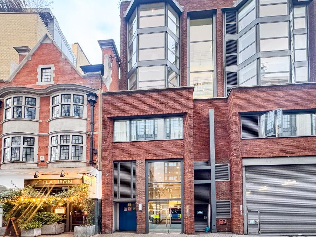 2 bed 1st Floor Flat for rent in Kensington. From Berkeley & Woods - London