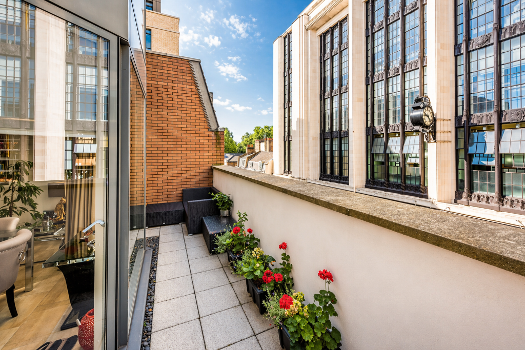 2 bed 1st Floor Flat for rent in Kensington. From Berkeley & Woods - London