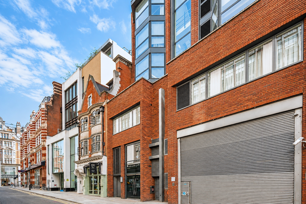 1 bed 1st Floor Flat for rent in Kensington. From Berkeley & Woods - London