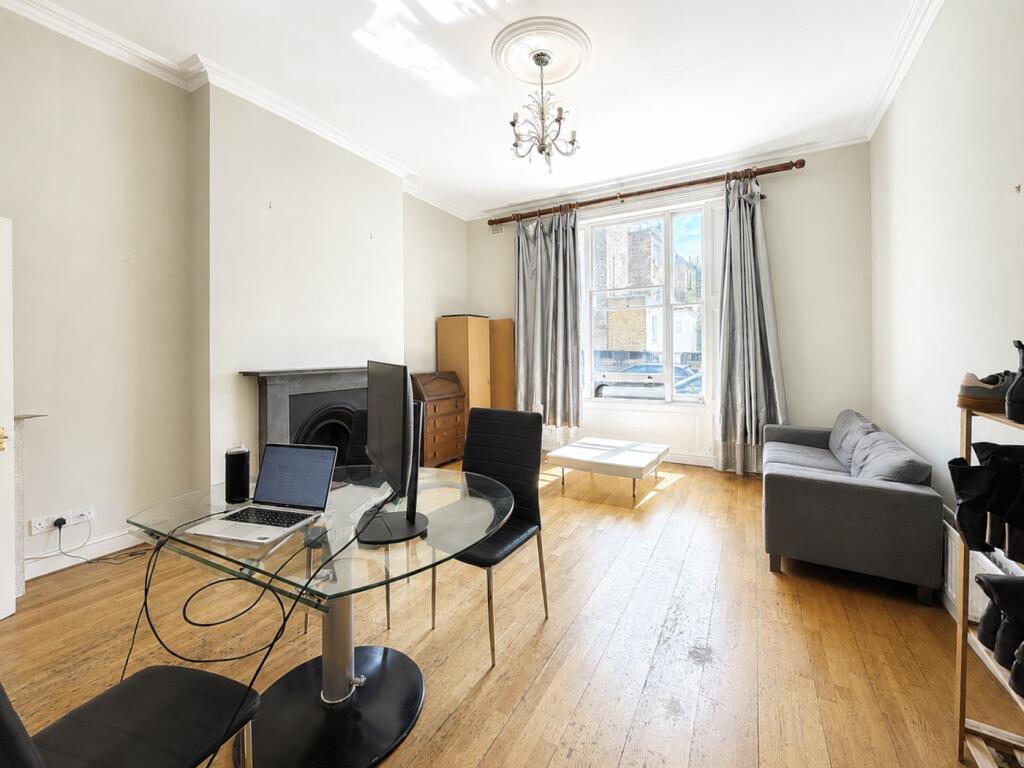 2 bed 1st Floor Flat for rent in Kensington. From Berkeley & Woods - London