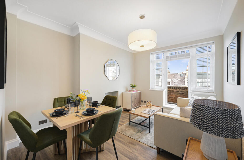2 bed 1st Floor Flat for rent in Kensington. From Berkeley & Woods - London