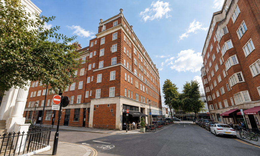 2 bed 1st Floor Flat for rent in Kensington. From Berkeley & Woods - London