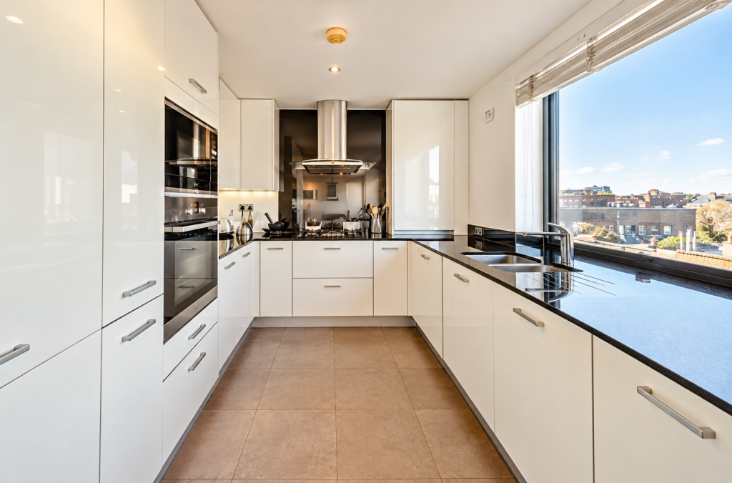 2 bed 1st Floor Flat for rent in Chelsea. From Berkeley & Woods - London