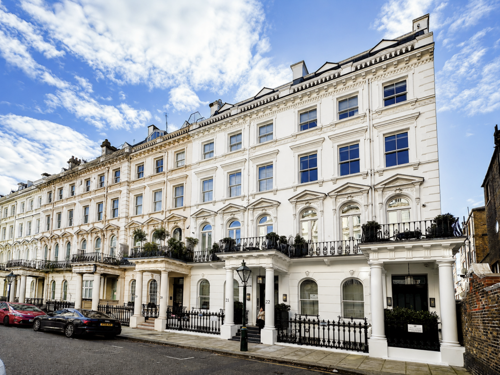3 bed 1st Floor Flat for rent in Kensington. From Berkeley & Woods - London