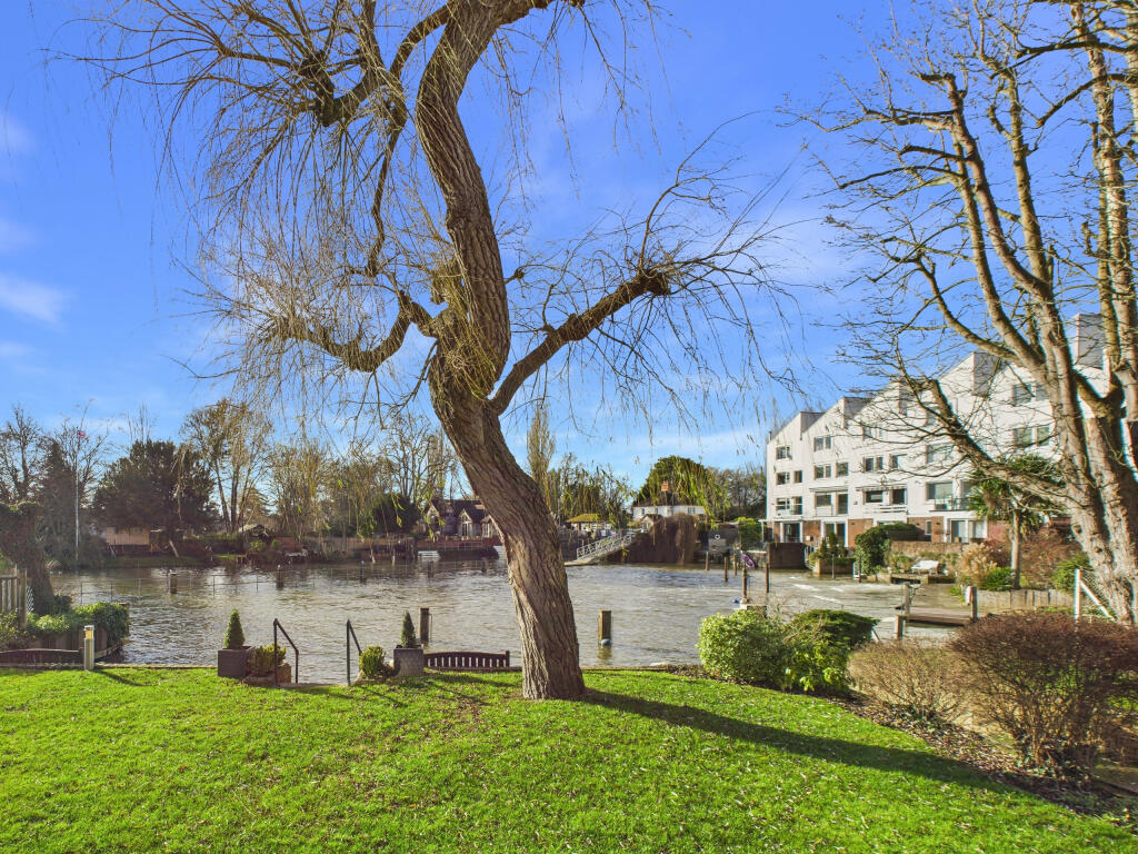 2 bed House (unspecified) for rent in Marlow. From Bonners & Babingtons - Marlow 2 bed House (unspecified) for rent in Marlow. From Bonners & Babingtons - Marlow