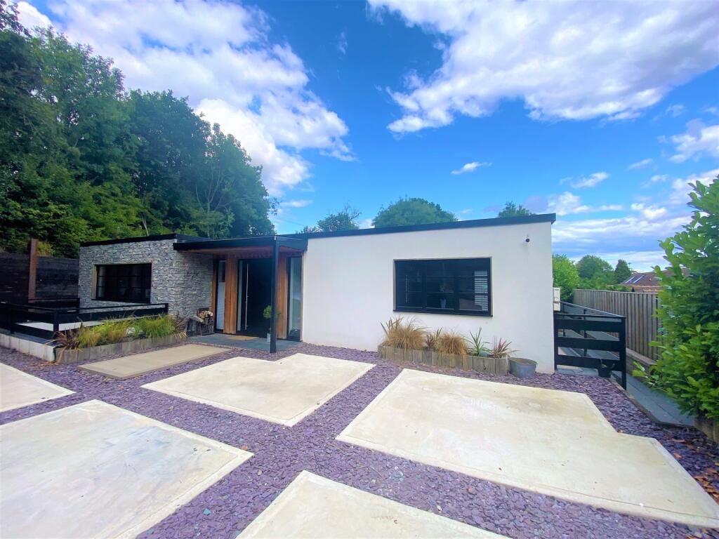 5 bed Detached for rent in Beacon's Bottom. From Bonners & Babingtons - Marlow