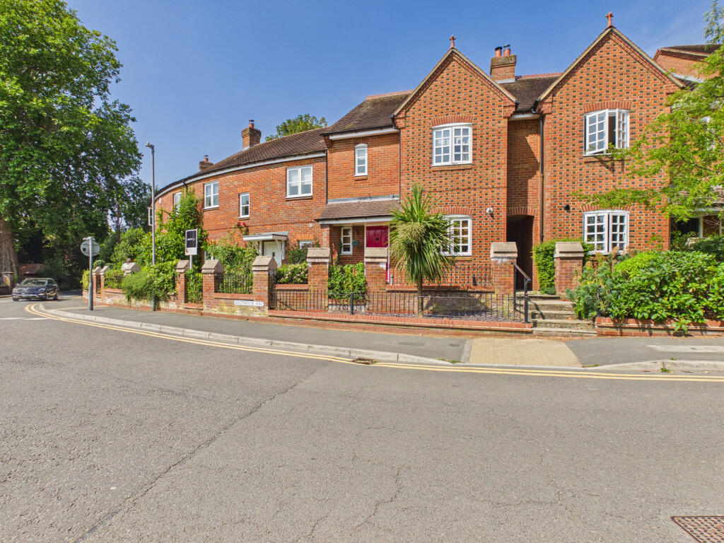 3 bed Mid Terraced House for rent in Marlow. From Bonners & Babingtons - Marlow