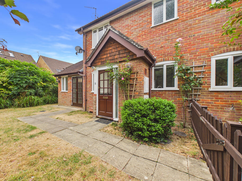 1 bed End of Terrace for rent in Marlow. From Bonners & Babingtons - Marlow 1 bed End of Terrace for rent in Marlow. From Bonners & Babingtons - Marlow
