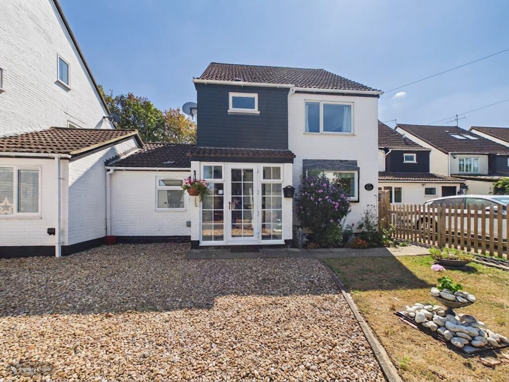 4 bed Link detached for rent in Temple. From Bonners & Babingtons - Marlow 4 bed Link detached for rent in Temple. From Bonners & Babingtons - Marlow