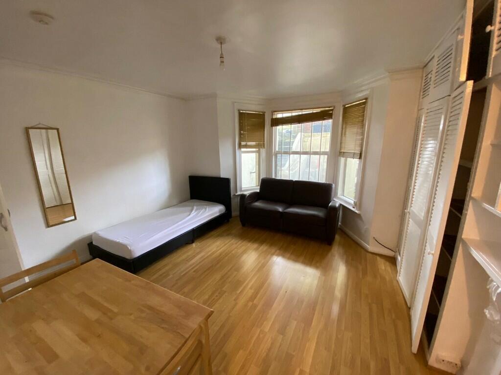 2 bed Flat for rent in Southend-on-Sea. From Berns & Co - West Hampstead