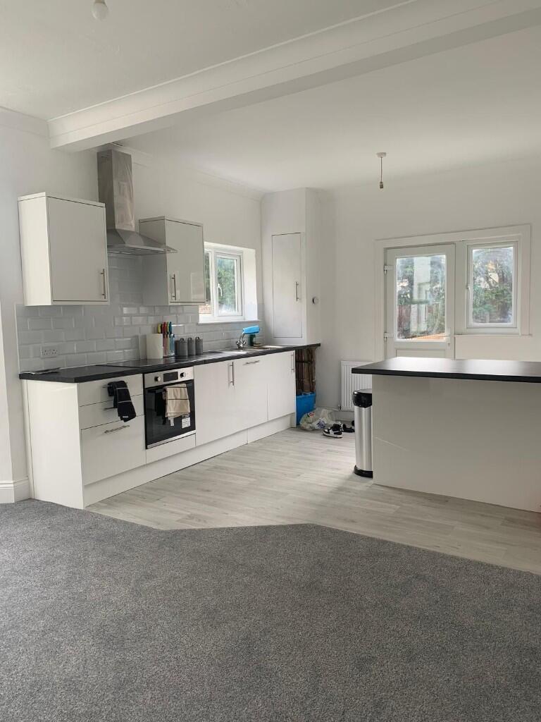 3 bed 1st Floor Flat for rent in Southend-on-Sea. From Berns & Co - West Hampstead 3 bed 1st Floor Flat for rent in Southend-on-Sea. From Berns & Co - West Hampstead