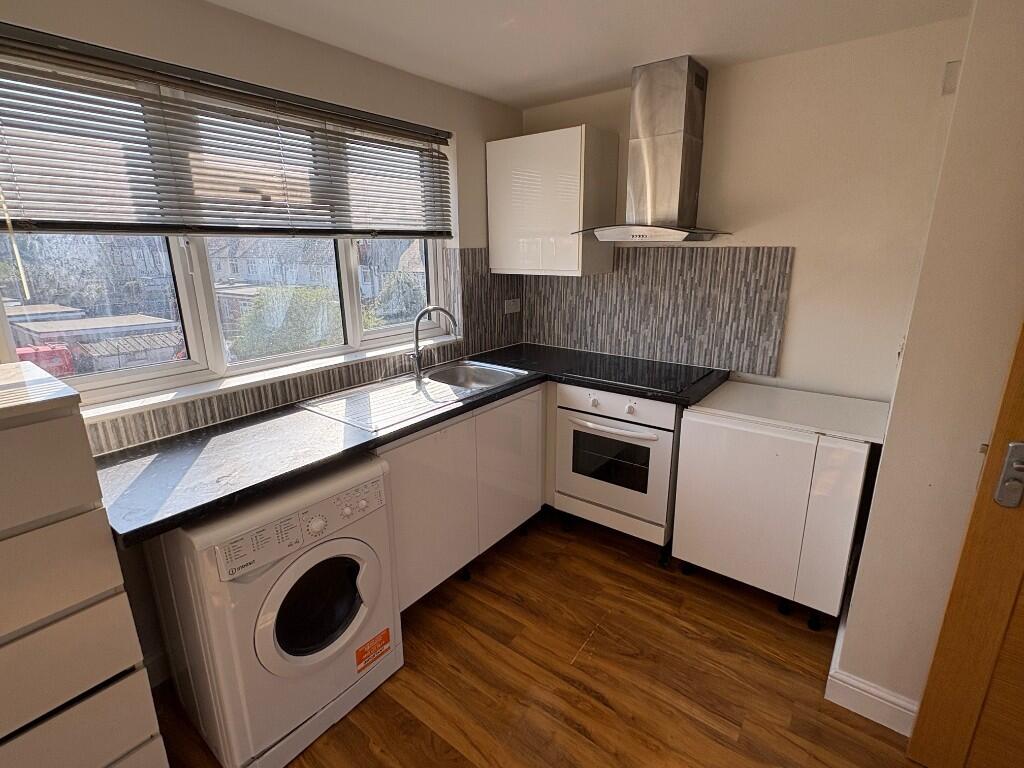 4 bed 1st Floor Flat for rent in London. From Berns & Co - West Hampstead