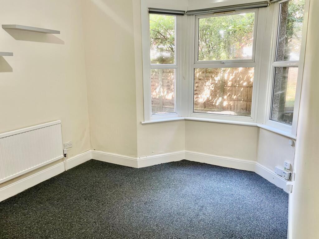 1 bed 1st Floor Flat for rent in Southend-on-Sea. From Berns & Co - West Hampstead