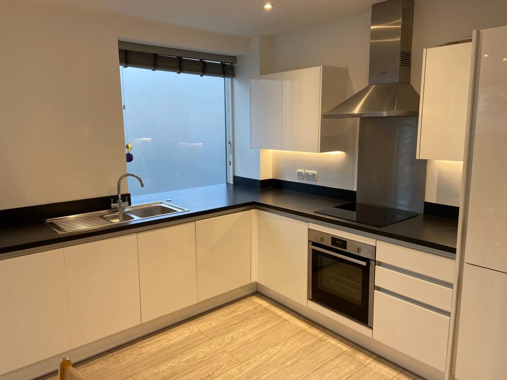 2 bed 1st Floor Flat for rent in Battersea. From Berns & Co - West Hampstead