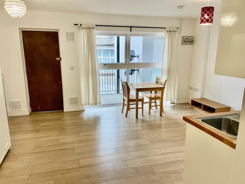 4 bed 1st Floor Flat for rent in London. From Berns & Co - West Hampstead