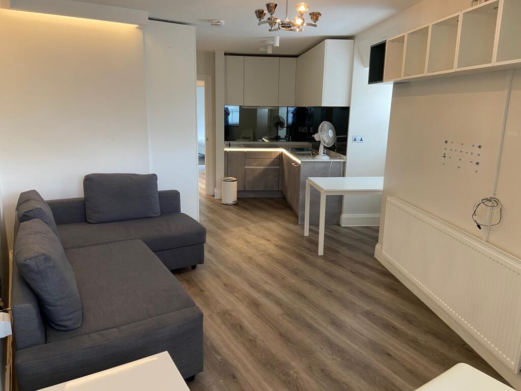 4 bed 1st Floor Flat for rent in London. From Berns & Co - West Hampstead