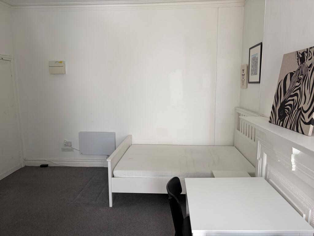 4 bed Studio for rent in Acton. From Berns & Co - West Hampstead 4 bed Studio for rent in Acton. From Berns & Co - West Hampstead