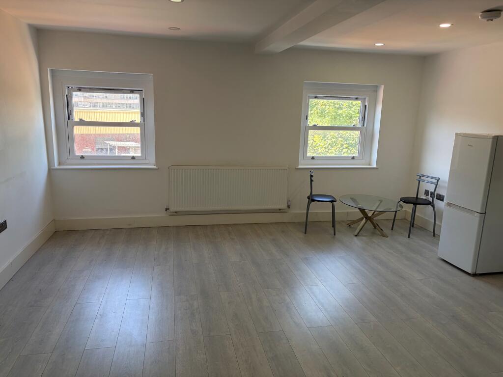 2 bed 1st Floor Flat for rent in Southend-on-Sea. From Berns & Co - West Hampstead