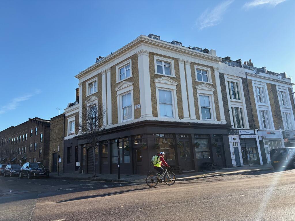 4 bed Studio for rent in Islington. From Berns & Co - West Hampstead